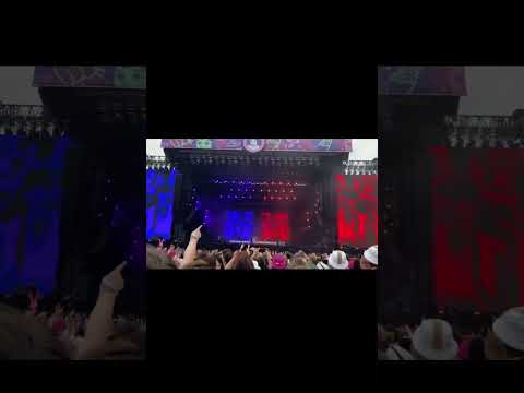 Louis Tomlinson singing written all over your face at the PinkPop Festival in the Netherlands!🩵