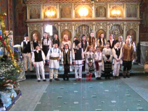 05  - Concert de colinde  - Craiesti Mures - Corul scolii din Craiesti - MVI_2444.AVI