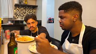 EXPERIMENTANDO A COMIDA DE BISTECONE E GABRIEL