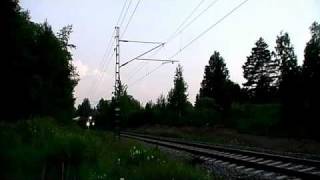 InterCity 77 passes extremely dangerous level crossing
