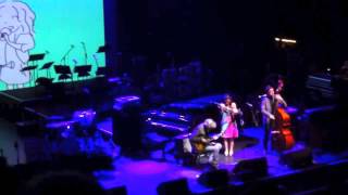 Andrea Motis, Joan Chamorro & Josep Traver a l'Olympia de Paris.