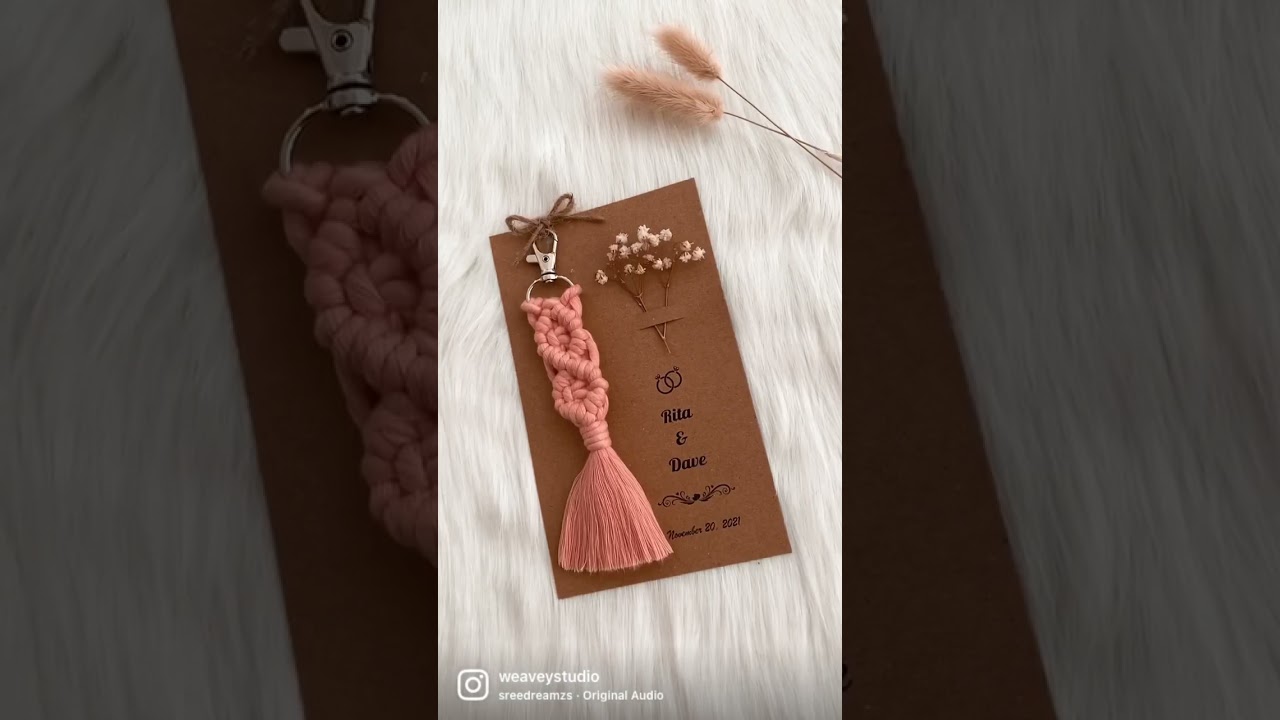 These macrame keychain make the perfect present for a wedding, anniversary gift, housewarming gift.