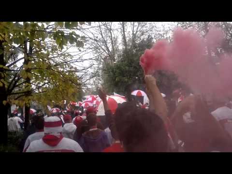 "los borrachos de moron caravana con chicagon. (parte4)" Barra: Los Borrachos de Morón &bull; Club: Deportivo Morón