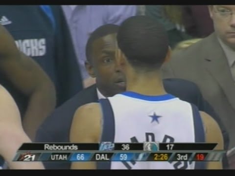 Avery Johnson Takes Timeout to Chew Out Devin Harris (2007)