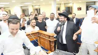 הרב אייל עמרמי - פסח - אל תחמיץ את זה!! (הרב אייל עמרמי) - התמונה מוצגת ישירות מתוך אתר האינטרנט יוטיוב. זכויות היוצרים בתמונה שייכות ליוצרה. קישור קרדיט למקור התוכן נמצא בתוך דף הסרטון