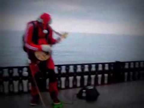 Дед мороз РОБОТ!!! Ялта. Октябрь 2013.