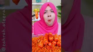 Download lagu spicy noodles with spicy Korean sausage mp3