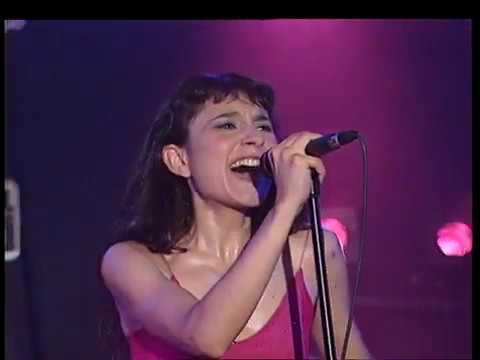 Videoclip de Cómo Hablar (En Directo) — Amaral