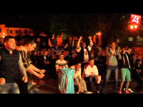 Rožňava fandí hokejistom priamo z námestia