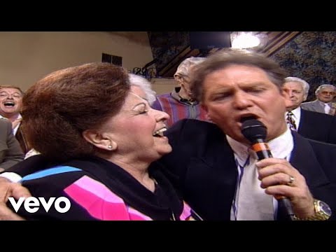 Bill & Gloria Gaither - Heartbreak Ridge and New Hope Road [Live] ft. The Gatlin Brothers
