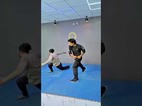 What Would You Do in This Situation? (Self Defense Tutorial)💥 #SelfDefense #StreetSmart #shorts