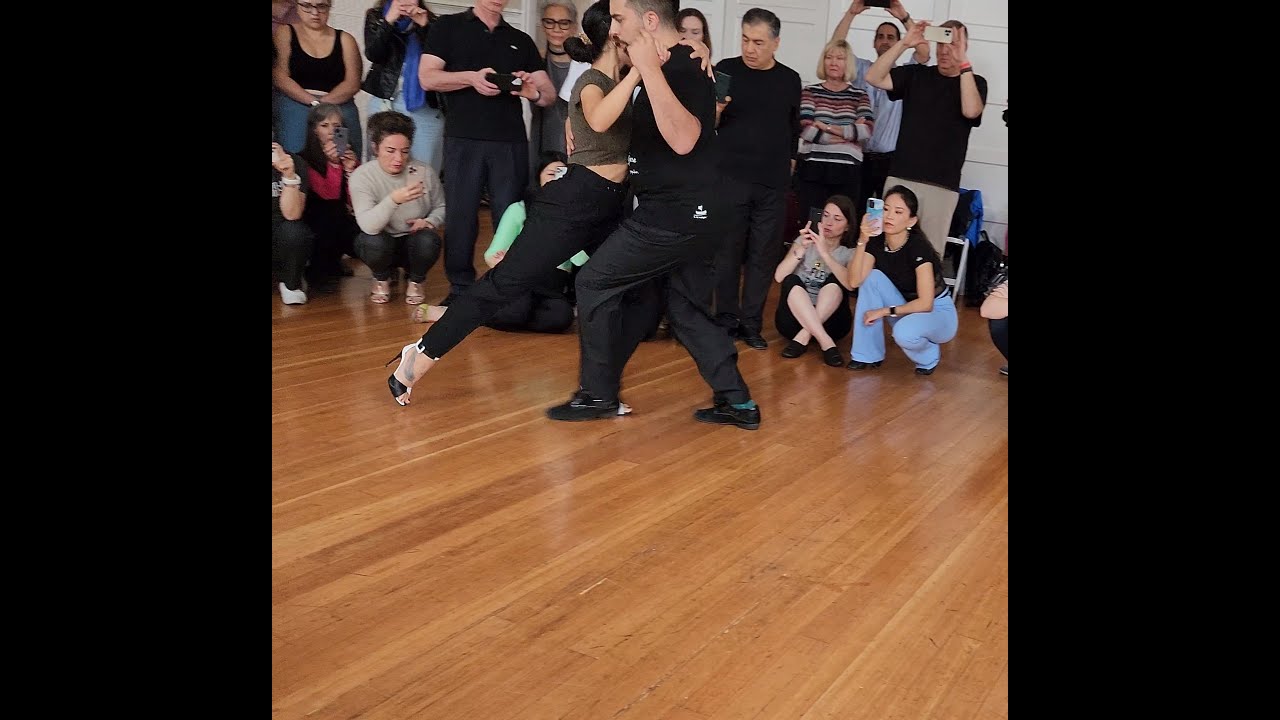 Argentine tango workshop - Walking: Clarisa Aragón & Jonathan Saavedra - Patético