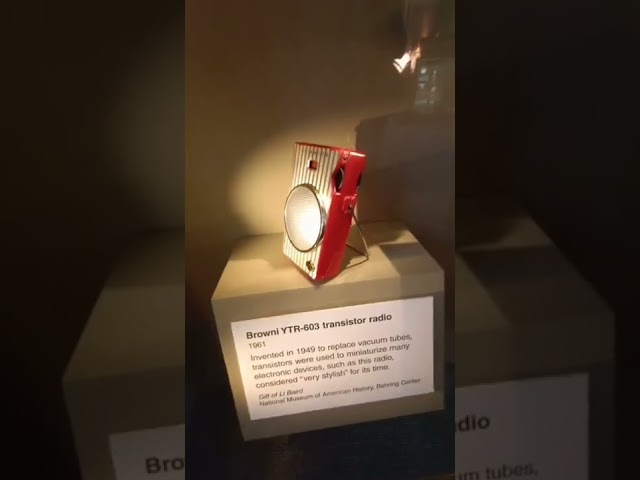 Vídeo relacionado con PRUNUS J-555 Am/FM Radio Portatil Pequeña Recargable, Radios Pequeña Pilas, con Toma de Auriculares, Carga USB-C, Transistor Radio de Bolsillo con Clip y cordón para Correr, Acampar. (Negro)