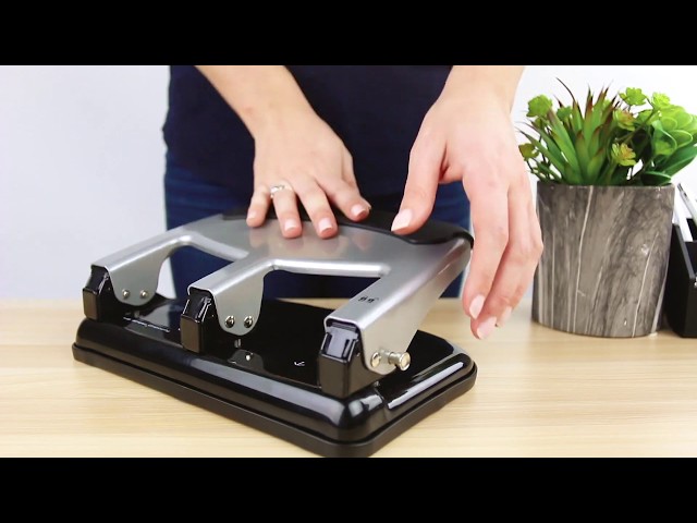 Vídeo relacionado con Bostitch Grapadora de alicates de oficina, capacidad de 20 hojas, mango EZ Squeeze y menos esfuerzo, tecnología sin atascos, cromada