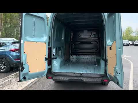 Nissan Interstar 2.0 dCi 35 Tekna L3 Medium Roof Euro 6 (s/s) 4dr10 milesPanel Algave Blue