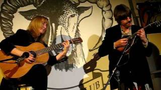 Simon Mayor and Hilary James perform Hunt The Squirrel/Long Odds
