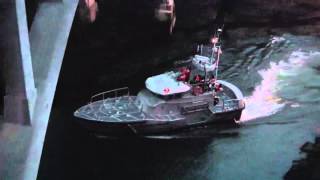 preview picture of video 'US Coast Guard 47ft Motor Lifeboat Entering Depoe Bay, Oregon'