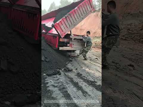 Side-Tipping Truck : Hydraulic Lift & Balancing Outrigger