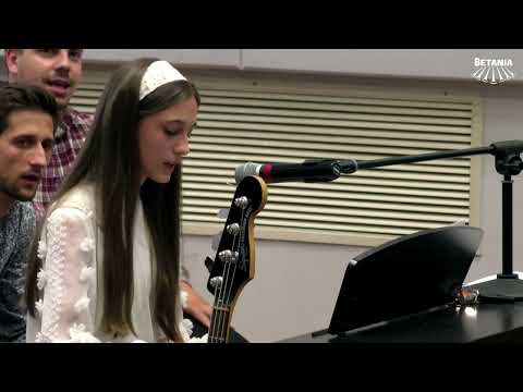 Mihaela, Ruth și Efraim Creța -”E mult prea scumpă viața asta”