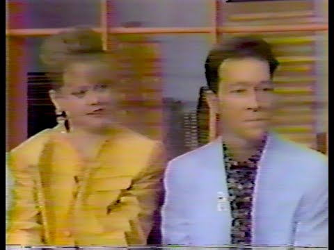 Cindy Wilson & Fred Schneider (The B-52's) -  Fun Interview 1988