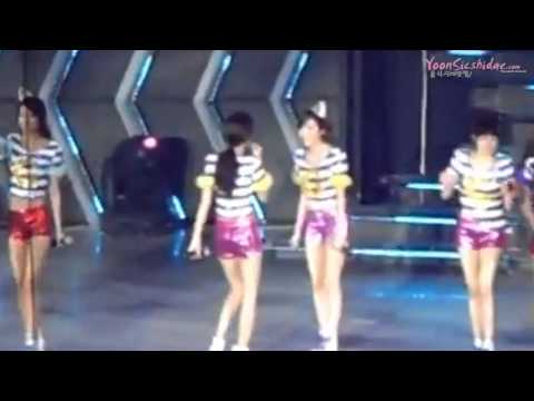 YoonSic SNSD Monment 111209-111210 @ 2011 Girls' Generation Tour in Singapore