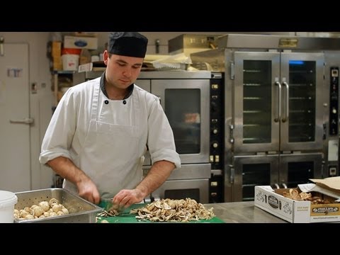 Travaillons ensemble - Maxime, aide-cuisinier