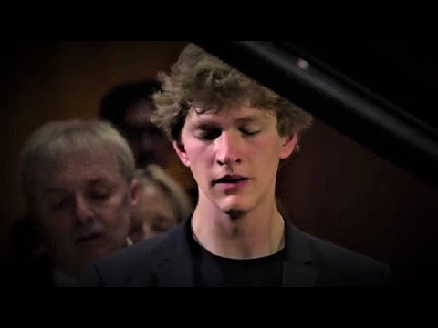 Chopin Nocturne Op.9 No.1 -  Jan Lisiecki