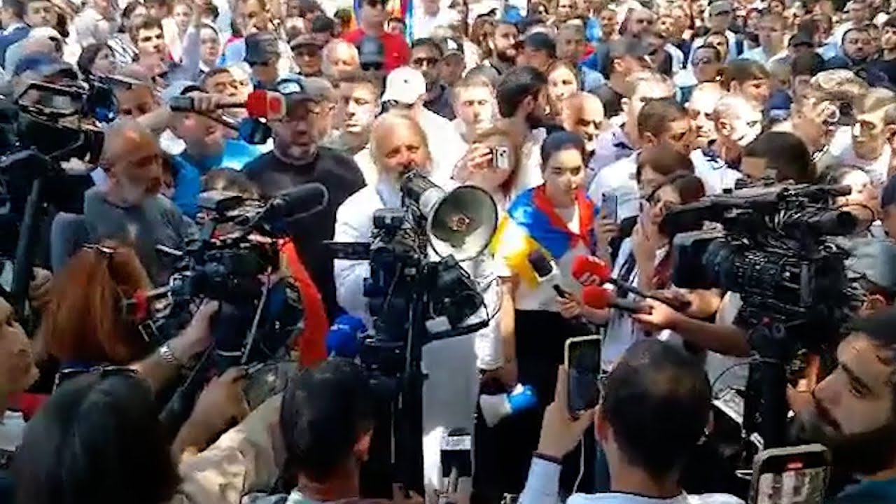 Բրյուսովի դռները փակ են