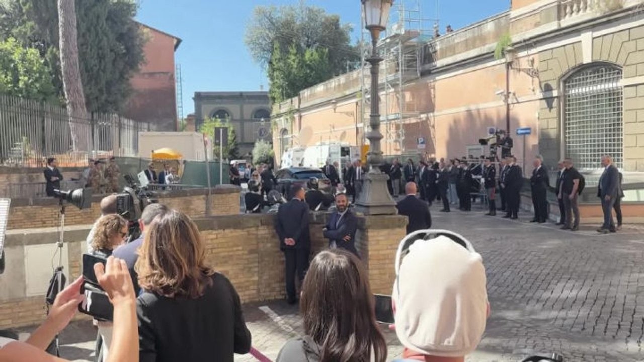 Mattarella arriva al Campidoglio per le esequie di Stato di Emma Bonino
