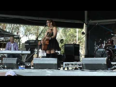 Amber Cashel - Braveheart Lonetide (Live @ Garden Party Festival, 13th March 2010)