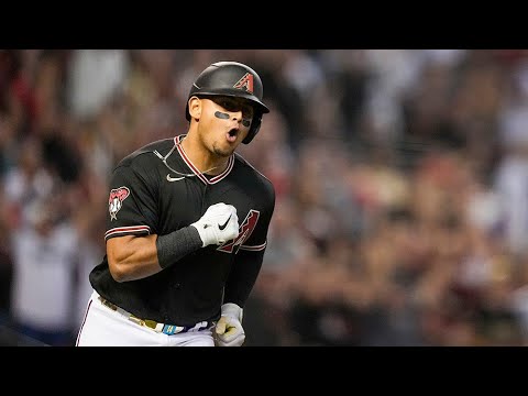 TOO CLUTCH! Gabriel Moreno hits a go-ahead single for the D-backs in the 8th inning of NLCS Game 4!