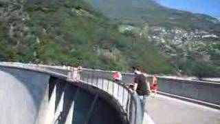 preview picture of video 'Summer holiday trip 2007: Verzasca Dam, Ticino, Switzerland'
