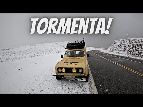 TORMENTA DE NIEVE EN PLENA MONTAÑA/ UN DESAFIO ENORME PARA UN RENAULT 4 DEL AÑO 70.