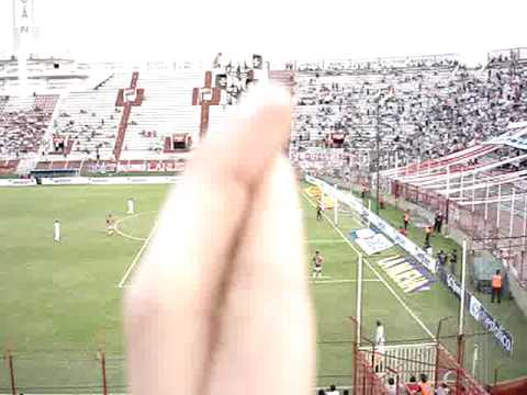 "Huracán Vs. Chacarita - Fecha 10 - Clausura 2010 II.MPG" Barra: La Banda de la Quema • Club: Huracán