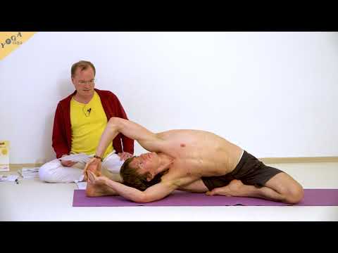 Spiralförmige Kopf-Knie-Haltung (Pravritti Janu Shirshasana) - Kopf-Knie-Pose - Yoga Asana Lexikon
