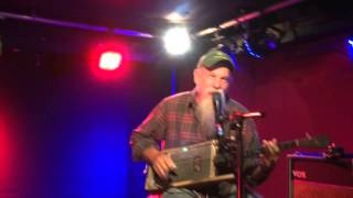 Seasick Steve performing Roy's Gang live at the 229