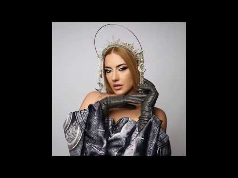 Brooke Borg - Golden