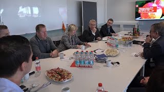 TV report on District Administrator Götz Ulrich's visit to companies in the Burgenland district, including Kaufland Logistik in Meineweh and Heim und Haus in Osterfeld, interview with Götz Ulrich.