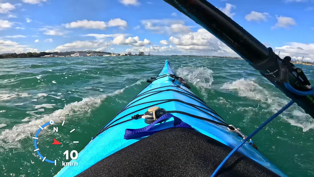 Messy sea around Harbour Bridge