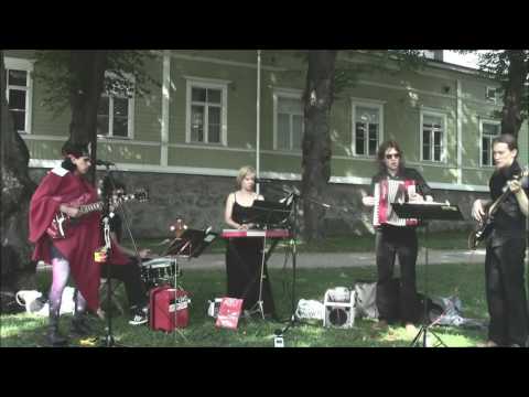 Aju the Arch-Idiot & The Lewd Orchestra - SULLE SALAISUUDEN KERTOA MÄ VOISIN (live)