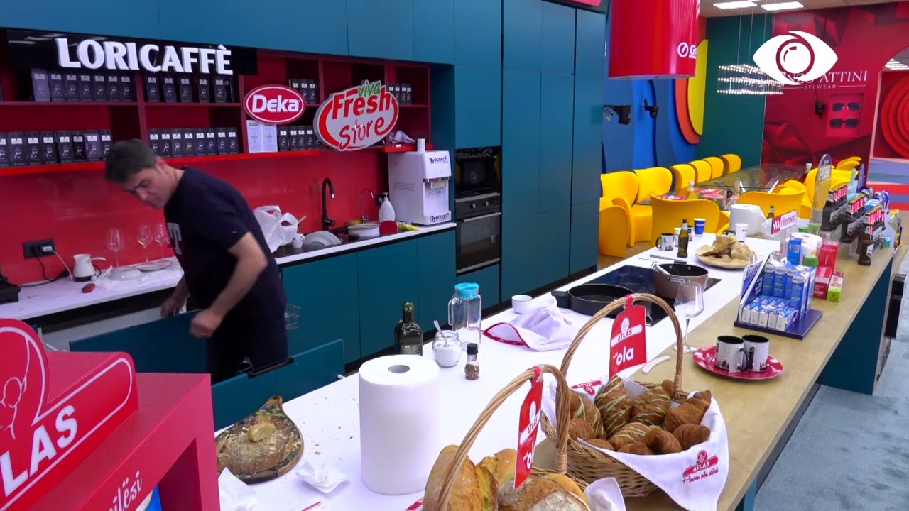 Armaldo nis ditën duke sistemuar kuzhinën