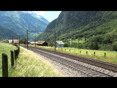 Bahnverkehr von Erstfeld bis Silenen am 28.5.11 - "Der Gelbe Taurus ist zurück"