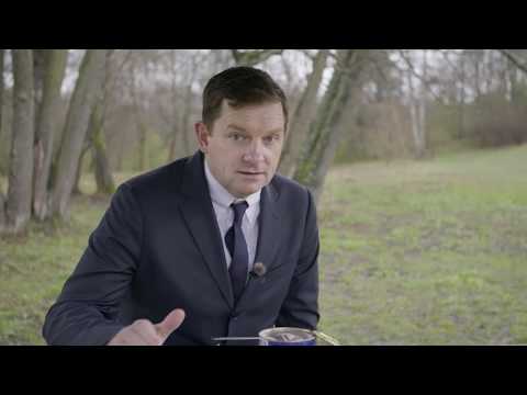 Al Pitcher provar surströmming (extramaterial)