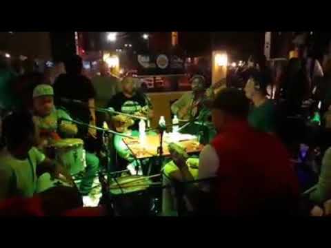 Moro la (Renato da Rocinha)- Samba da madeira