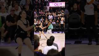 Carla 🤝 #carlaleite #valkyries #wnba