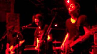 Motion City Soundtrack, "Autographs and Apologies", Live