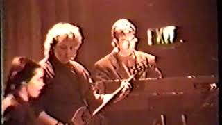 10,000 Maniacs Live at Town &amp; Country Club in London - November 27, 1990 (Full Performance)