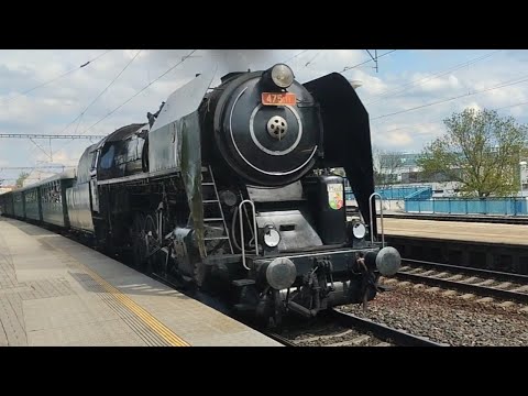 Parní lokomotiva Šlechtična 475.111 na Páře Prahou do Roztok u Prahy. (6.5.2023)