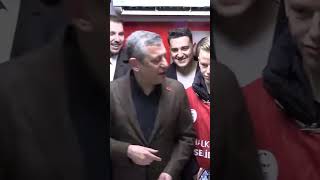 Özgür Özel Manisa’da gençlerle buluştu: Kucağımdaki 3 yaşındaki çocuk 