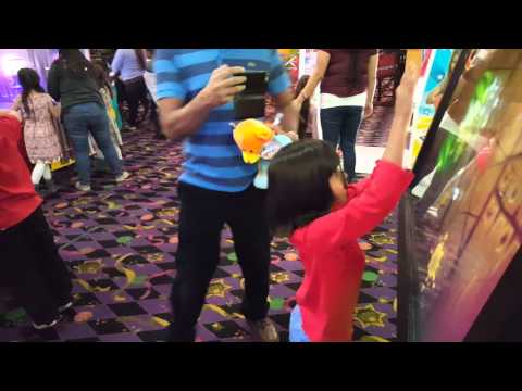 Ainah & Bobo | Playing Fruit Ninja 01 | 02.28.2016